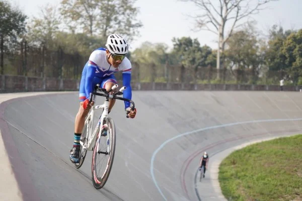 velodrome cycling race
